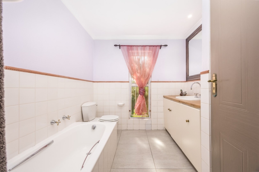 4 Bedroom Property for Sale in Vierlanden Western Cape